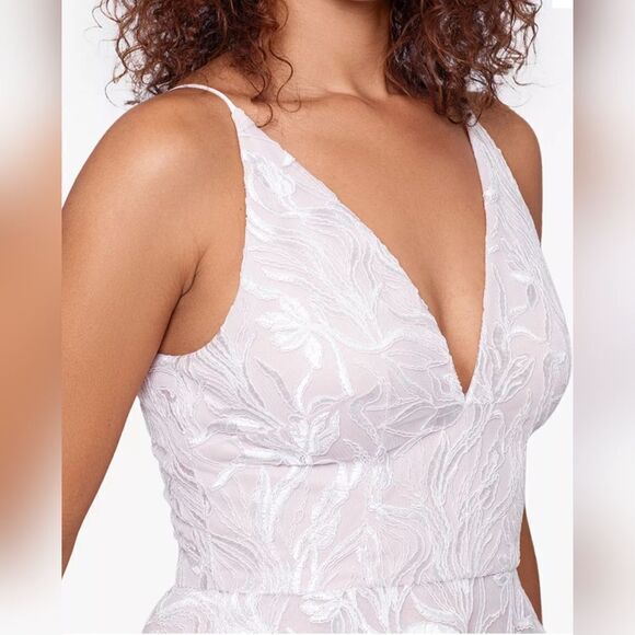 XSCAPE STEVIE V-NECK Women's  Sleeveless Lace High-Low Dress white size 4 NWT. - Picture 3 of 7